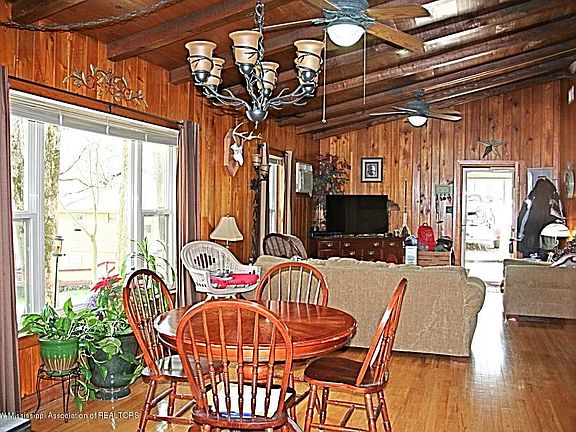 3rd image of 11201 Woodland Lake Dr
