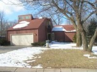 909 SW Kent Pl, Topeka, KS 66606