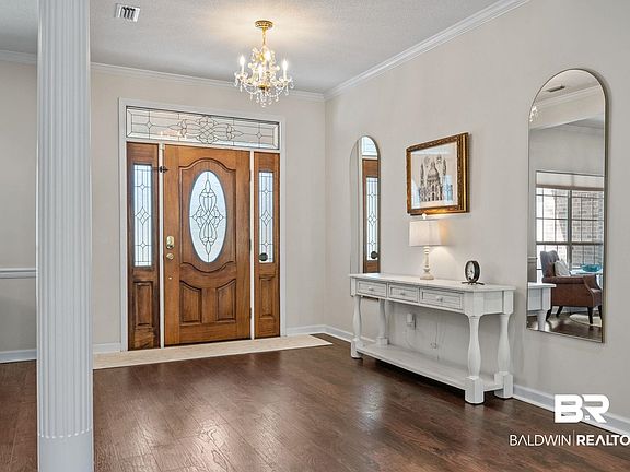 4th image of 105 Bel Air Cir
