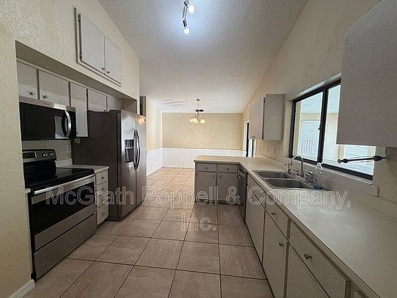 5th image of 3319 Duff Rd