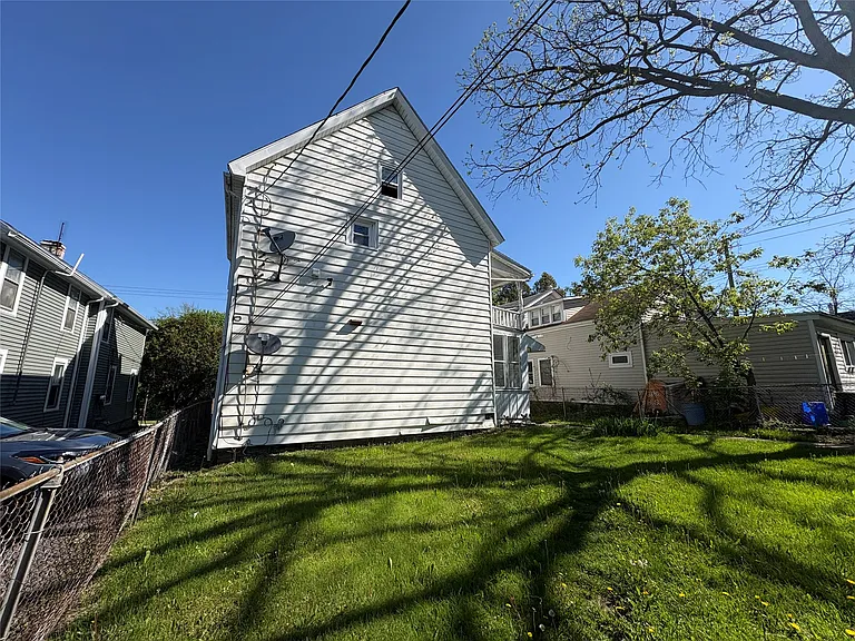 86 Conklin Ave — Photo 2