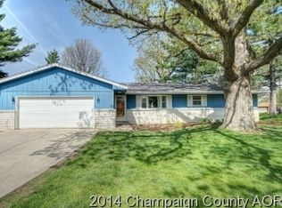 112 Hickory Ln, Villa Grove, IL