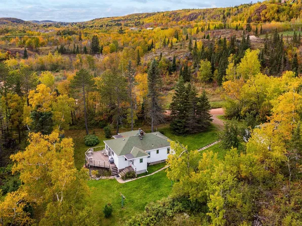 5277 E Lakeview Dr, Silver Bay, MN 55614