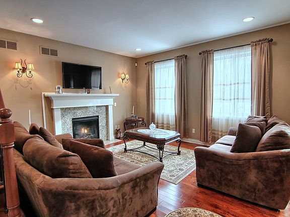 5th image of 14854 Stoney Brook Dr W