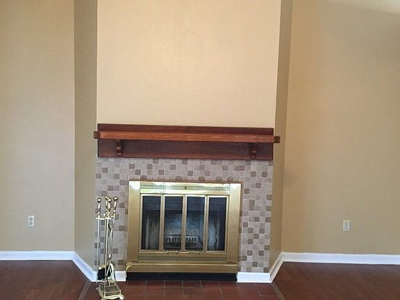 3rd image of 102 Schenkelwood Dr