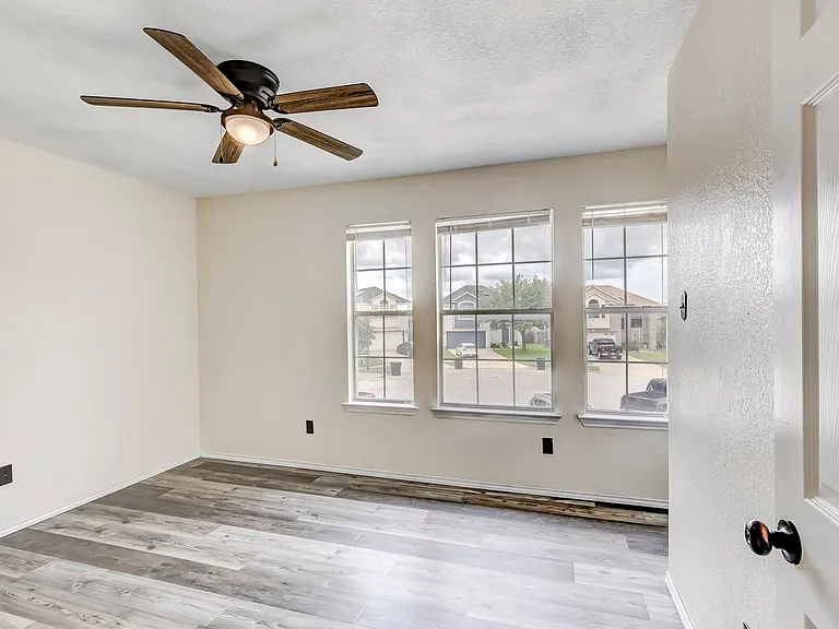 4411 Causeway Ct — Photo 25