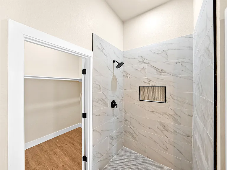 1122 N Pine St — Photo 26