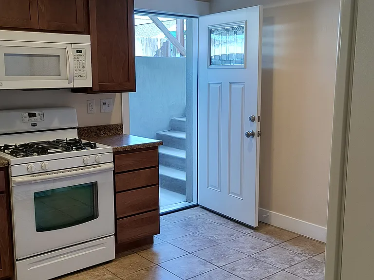 8689 S Pebblecreek Rd — Photo 2