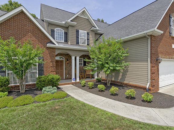 2nd image of 3301 Orange Blossom Ln
