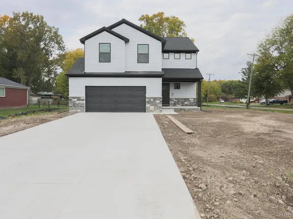 22931 Ulrich St, Clinton Township, MI 48036