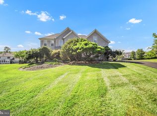 15 Dover Pl, Holland, PA 18966