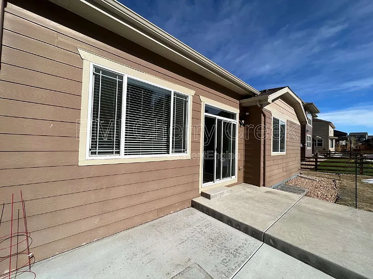 22472 E Union Cir — Photo 27