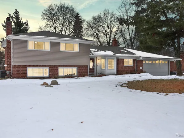 6395 Waterford Hill Ter, Clarkston, MI 48346