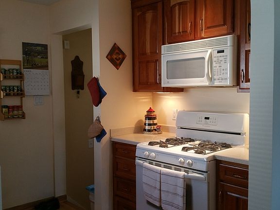 4th image of 462 Rose Ave