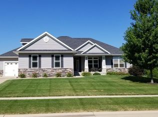 505 Chestnut Dr, Robins, IA 52328