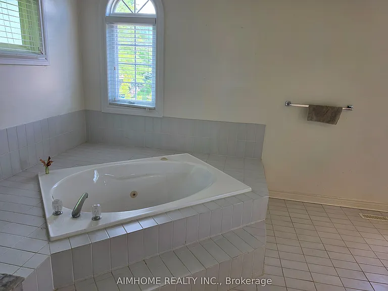 49 Holbrook Ct — Photo 16