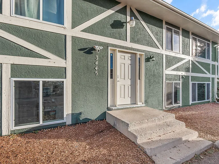 3445 Cochran Dr #B — Photo 2