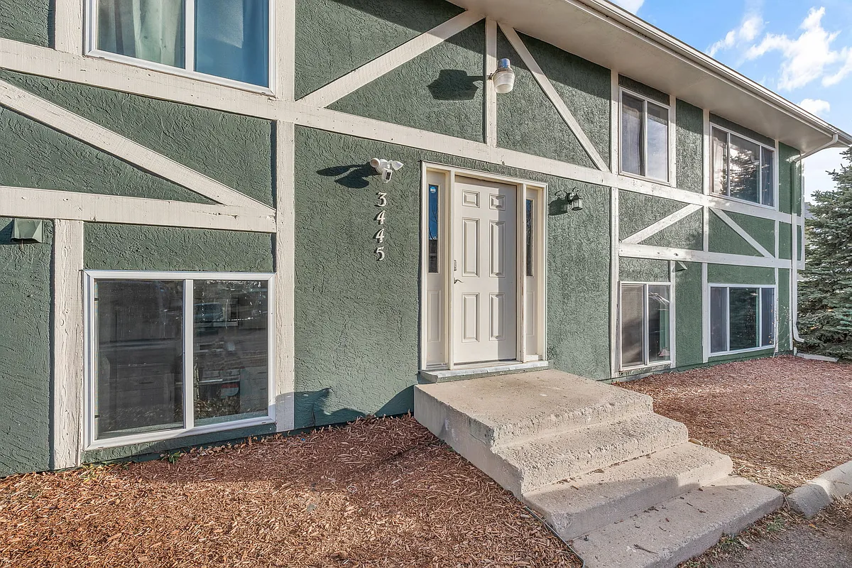 Building Photo - 3445 Cochran Dr #B