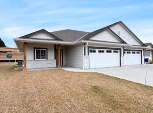 724 Oak Ridge Dr, Glenwood, IA 51534