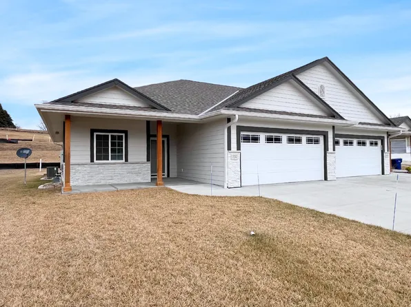 724 Oak Ridge Dr, Glenwood, IA 51534