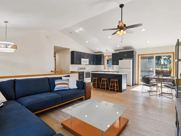 4909 Hanover Rd, Mound, MN 55364