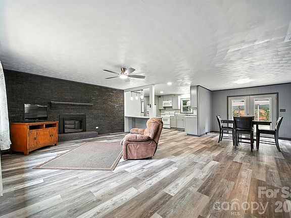 2nd image of 4967 Sugar Loaf Rd