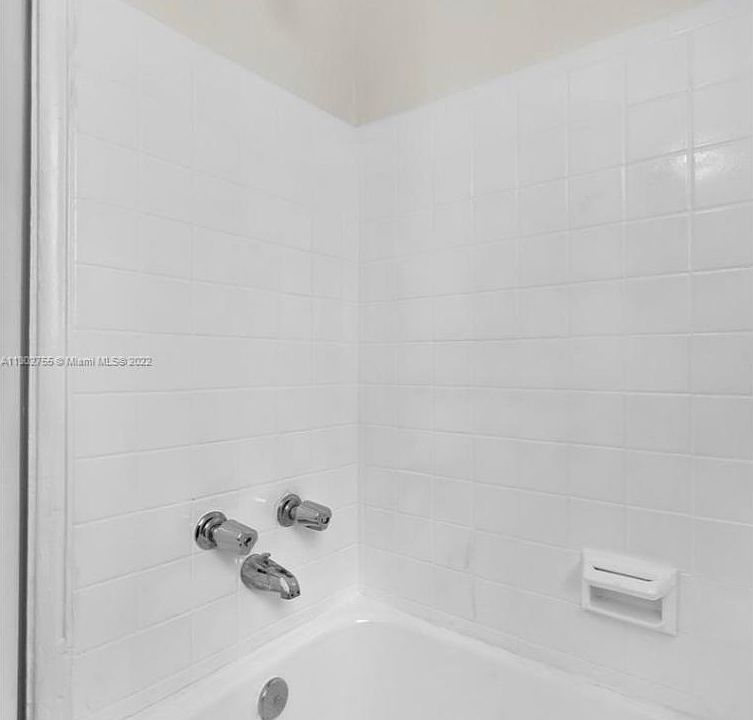 1st image of 500 NE 78th St APT 10