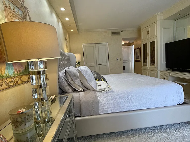 20281 E Country Club Dr — Photo 20