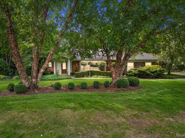 5504 Westwood Ln, Bloomfield Hills, MI 48301