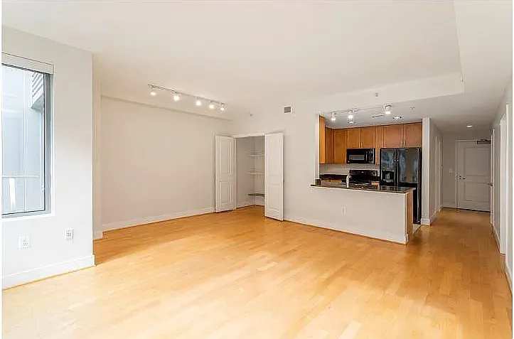 2 bed, 999 sqft, $3,750 — Photo 4