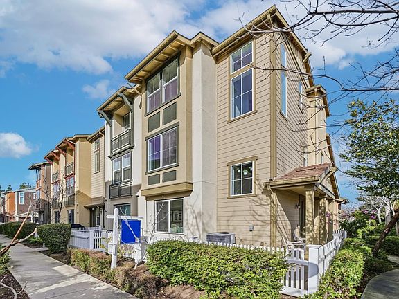 2nd image of 238 Peppermint Tree Ter Unit 5