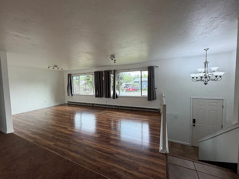 320 Thomas Cir — Photo 6