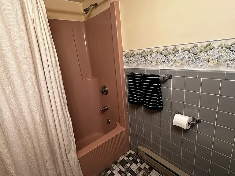 511 E 6th St #1 — Photo 7