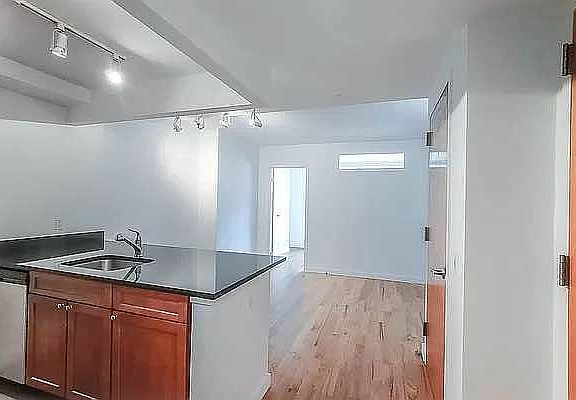 5th image of 196 Stanton St APT 5I