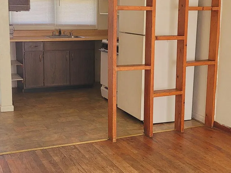 403 W Freeman St #12 — Photo 9