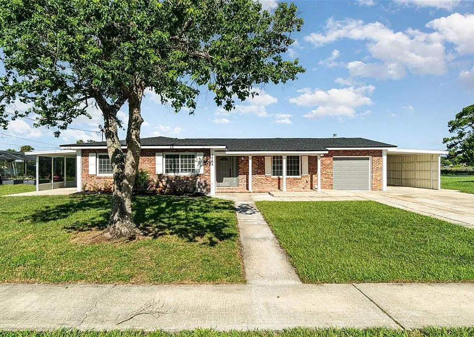 1216 W Wellington Dr