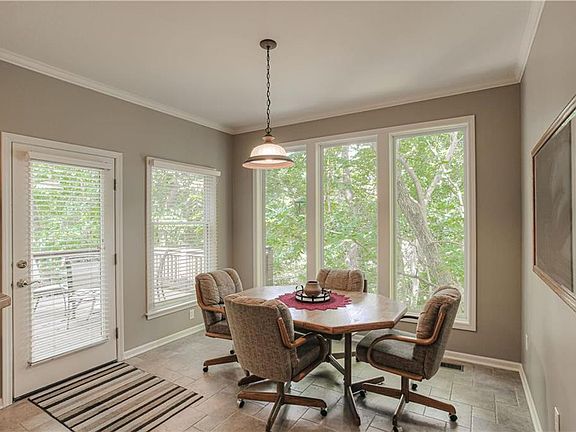 5th image of 4644 Roberts St