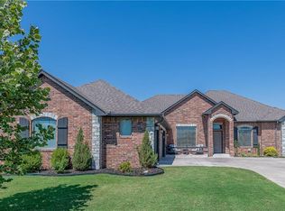 8917 Halbrook Manor Ln, Oklahoma City, OK 73169