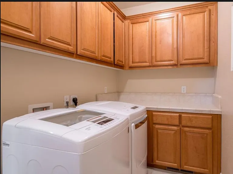 1087 Empey Way — Photo 18