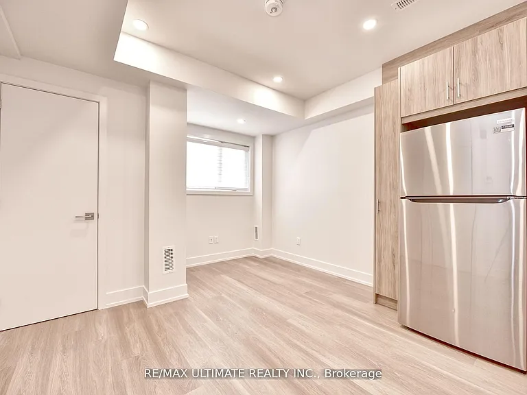 385 McRoberts Ave #LANEWAY — Photo 6