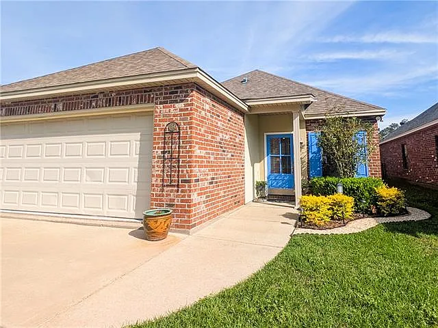 3 bed, 2.0 bath, 1493 sqft, $2,300 — Photo 3