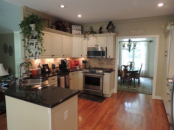 5th image of 6100 Four Oaks Ct