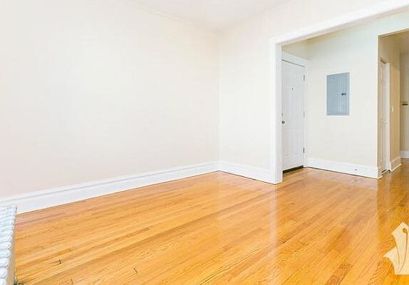4th image of 1603 W Berteau Ave #1615-2