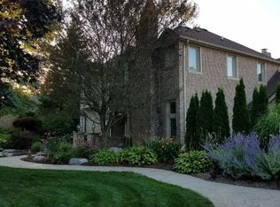 1731 Stony Creek Dr, Rochester, MI 48307