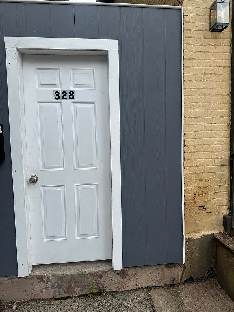 328 West Broad Street — Photo 1