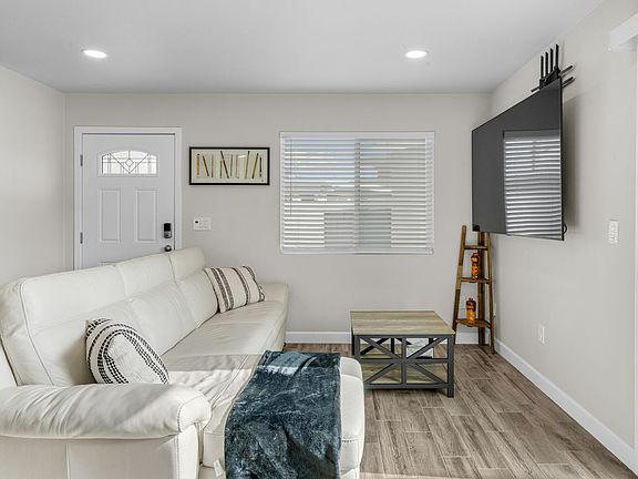 4th image of 16919 Daphne Ave #16921