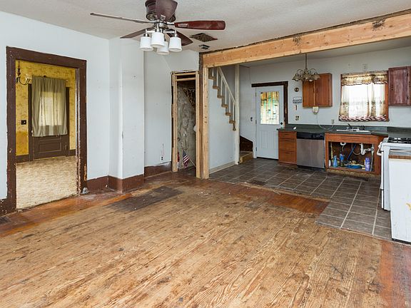 5th image of 21977 Roosevelt St