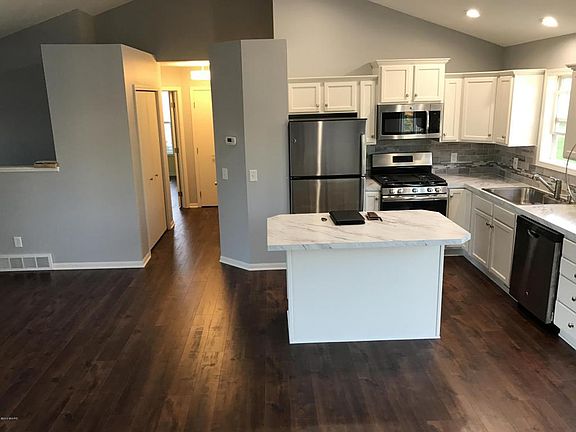 5th image of 2953 Stonewood St NW