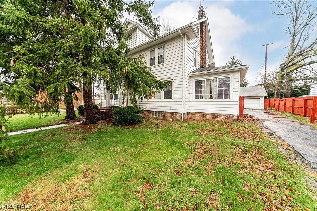 20303 Lake Shore Blvd photo 1