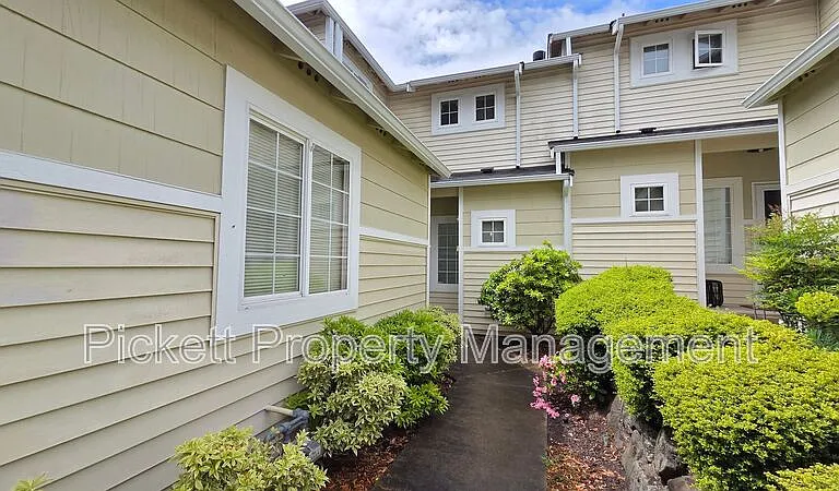 11615 Breckenridge Ln NW — Photo 3